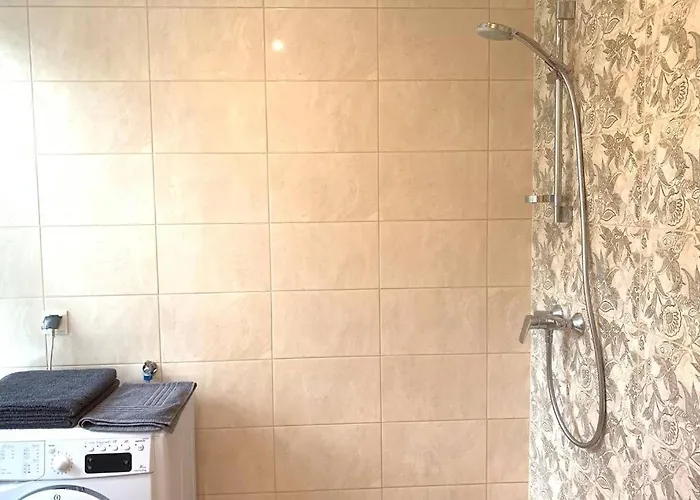 Suur-posti 22 Garden * פארנו